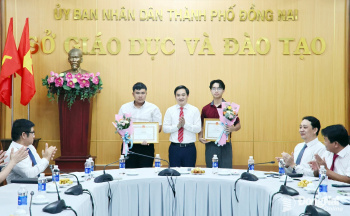 Tuyên dương 2 học sinh đoạt huy chương quốc tế về trí tuệ nhân tạo và tin học văn phòng