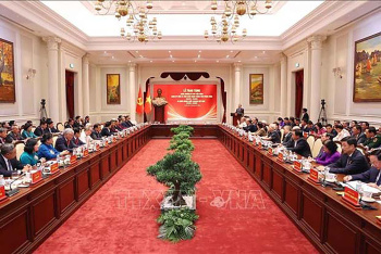 [Ảnh] Hội nghị gặp mặt Ủy viên Bộ Chính trị, Ủy viên Ban Bí...