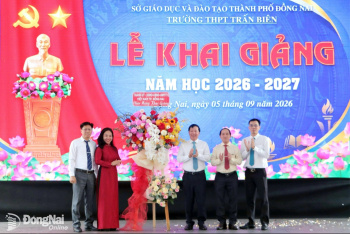 Phó Bí thư Thành ủy, Chủ tịch UBND thành phố Nguyễn Văn Út...