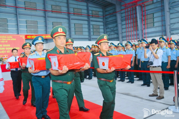 Vận chuyển hơn 13,5 ngàn mẫu sinh phẩm ra Hà Nội để giám...