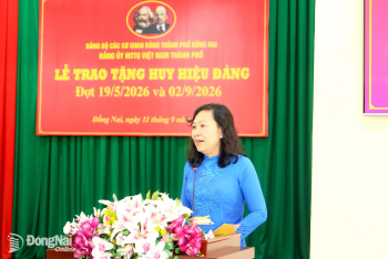 Đảng ủy MTTQ Việt Nam thành phố Đồng Nai trao Huy hiệu Đảng...