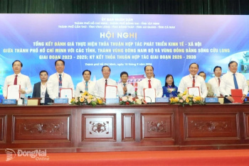 Đẩy mạnh liên kết phát triển giữa Thành phố Hồ Chí Minh với...
