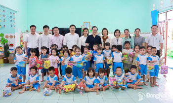 Thứ trưởng Bộ Giáo dục và Đào tạo Nguyễn Thị Quyên Thanh...