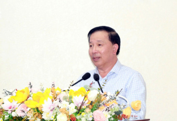 Chủ tịch UBND thành phố Đồng Nai Nguyễn Văn Út đối thoại với...