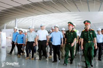 Phó Thủ tướng Thường trực Chính phủ Phạm Gia Túc kiểm tra Dự...