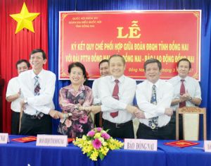 ​Đoàn đại biểu Quốc hội ký kết quy chế phối hợp với cơ quan báo chí