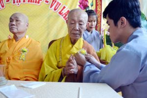 Nhân lễ Vu lan 2017: Những bông hồng cài áo...