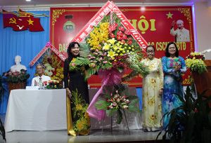 Kiên trung bất khuất, nghĩa tình sắt son