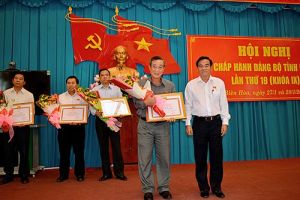 Vinh danh các gia đình đảng viên tiêu biểu