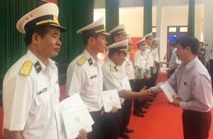 Thăm, chúc tết cán bộ, chiến sĩ, nhân dân trên vùng biển Tây Nam