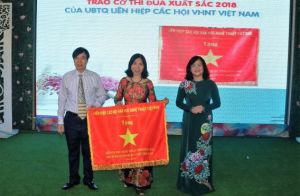 Lãnh đạo tỉnh gặp gỡ văn nghệ sĩ đầu năm mới