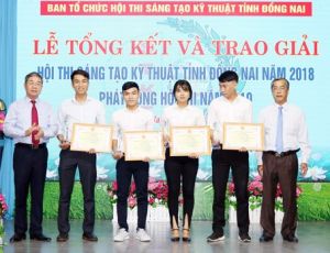 Xe lăn điện hỗ trợ người khuyết tật