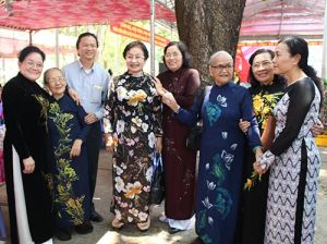 Hào hùng phụ nữ miền Đông