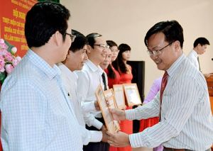 Tăng cường “Học tập và làm theo tấm gương đạo đức Hồ Chí Minh”