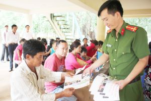 Xử lý hành vi xâm hại tình dục trẻ em: Còn khó khăn, bất cập