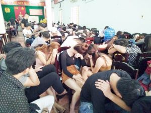 Đột kích quán bar, phát hiện hơn 200 thanh niên dương tính với ma túy