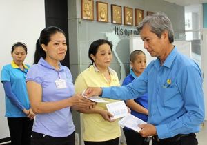 Chia sẻ với người lao động hoàn cảnh khó khăn