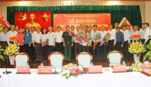 Bàn giao nhiệm vụ Chủ tịch UBND tỉnh, nhiệm kỳ 2016 - 2021