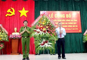 Công bố quyết định điều động công an chính quy đảm nhận các chức danh công an xã