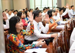 Chủ tịch UBND tỉnh làm rõ nhiều vấn đề tại kỳ họp thứ 16 HĐND tỉnh.