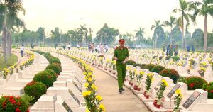 Viếng Nghĩa trang liệt sĩ tỉnh Ngày Thương binh liệt sĩ