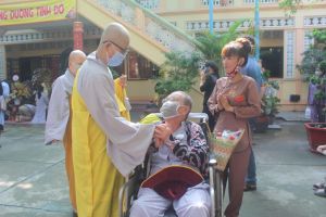 Báo hiếu bằng những hành động thiết thực