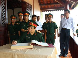 Đại tướng Phùng Quang Thanh thăm Chiến khu Đ