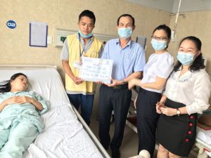 Một bệnh nhân nghèo được tài trợ hơn 23 triệu đồng