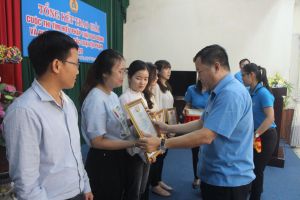 Trao giải Hội thi trực tuyến tìm hiểu pháp luật lao động trong đoàn viên, người lao động