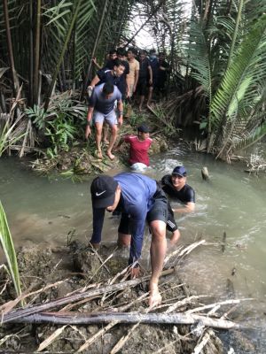 Vây bắt hàng chục đối tượng đánh bạc giữa khu đầm lầy