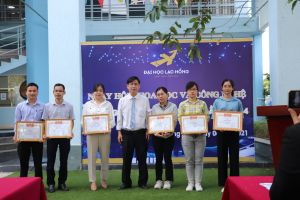 Sôi nổi Ngày hội Khoa học công nghệ Lạc Hồng