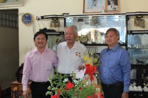 Lãnh đạo tỉnh thăm, chúc tết các gia đình chính sách