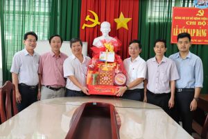 Chúc Tết cán bộ, y, bác sĩ Bệnh viện Phổi Đồng Nai