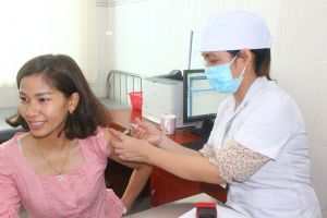Tiêm vaccine phòng Covid-19 theo thứ tự ưu tiên