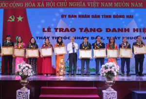 Trao tặng danh hiệu Thầy thuốc Nhân dân và Thầy thuốc Ưu tú