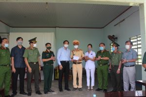 Đồng chí Võ Văn Phi kiểm tra các chốt phòng dịch Covid 19 tại Tân Phú và Định Quán