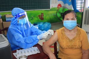 Gần 340 nhân viên y tế hỗ trợ Biên Hòa tiêm vaccine phòng Covid-19