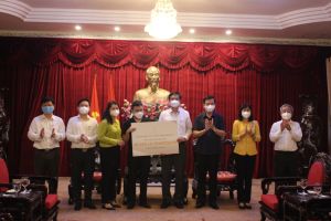 Hai doanh nghiệp trao tặng Đồng Nai 20 ngàn lọ thuốc điều trị Covid-19