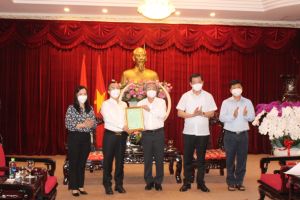 Lãnh đạo tỉnh tiếp nhận 100 tấn gạo phòng, chống dịch Covid-19