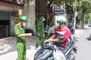 Ngày đầu triển khai giấy đi đường mẫu mới