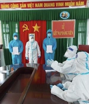 Lễ kết nạp Đảng trong khu cách ly H.Nhơn Trạch