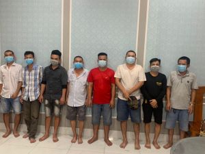 Phát hiện 8 đối tượng tụ tập đánh bạc