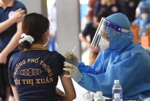 Tiêm vắc xin phòng Covid-19 mũi 1 cho trẻ từ 12 tuổi đến dưới 18 tuổi đạt trên 32%.