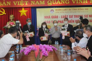 Biểu dương những luật sư đóng góp cho công tác giáo dục - đào tạo