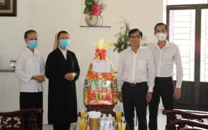 Phó Chủ tịch UBNĐ tỉnh Nguyễn Sơn Hùng thăm, chúc mừng Giáng sinh các tổ chức, chức sắc Công giáo tại H.Trảng Bom