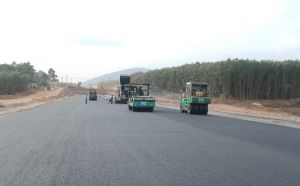 Cơ bản hoàn thành thảm bê tông nhựa đường cao tốc Phan Thiết - Dầu Giây trong tháng 11 – 2022