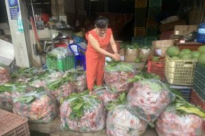 Giá trái cây tươi giảm sâu