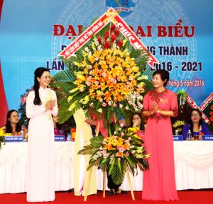Nâng cao vị thế của phụ nữ trong gia đình và ngoài xã hội
