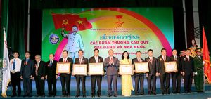 Trao tặng các phần thưởng cao quý của Ðảng và Nhà nước