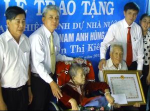 Biên Hòa tổ chức trao tặng danh hiệu Bà mẹ Việt Nam anh hùng